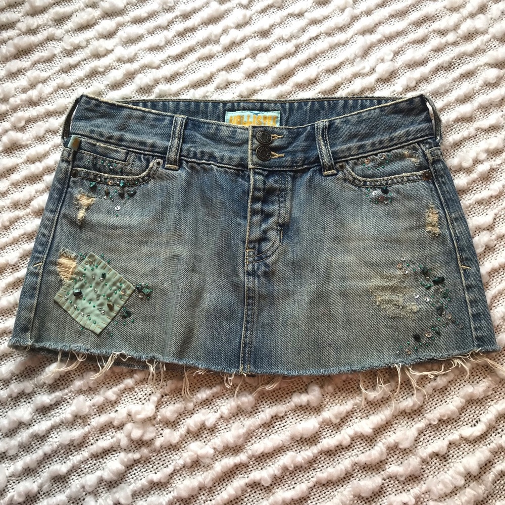 Hollister Distressed Denim Beaded Mini Skirt Sz 1